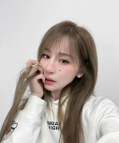 娱乐吃瓜王心凌是谁啊,她是如何成为娱乐圈焦点人物的？